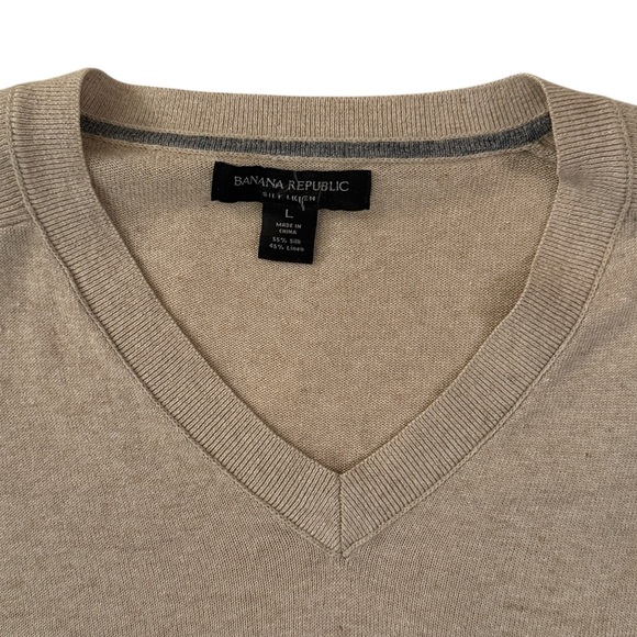 Two Banana Republic Silk-Blend V-Neck Pullover Sweaters Beige/Navy Blue Large - Picture 3 of 13